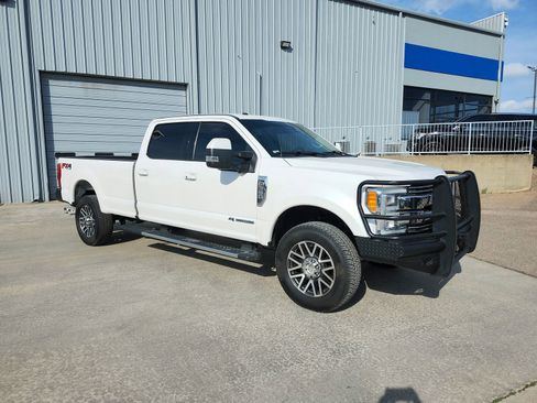 Used 2018 Ford F350 Lariat w/ Lariat Ultimate Package image 9