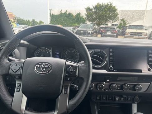Used 2022 Toyota Tacoma TRD Off-Road w/ Technology Package AWD/4WD image 10