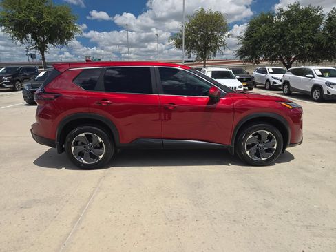 Certified 2025 Nissan Rogue SV FWD image 2
