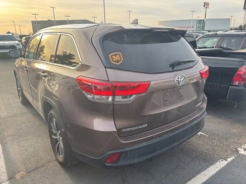 Used 2017 Toyota Highlander XLE image 4