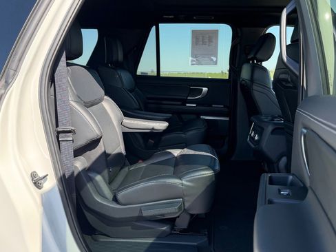 Used 2025 Ford Expedition Max Platinum w/ Stealth Appearance Package AWD/4WD image 34