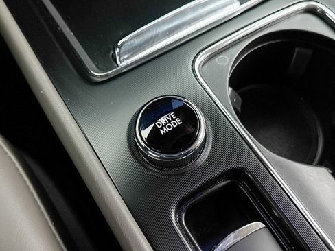 Used 2024 Lincoln Corsair Premiere image 6