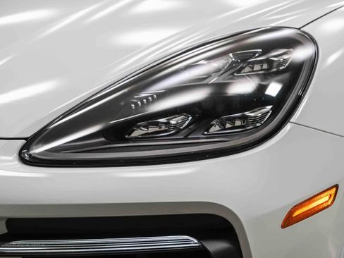 Used 2022 Porsche Cayenne Platinum Edition image 11