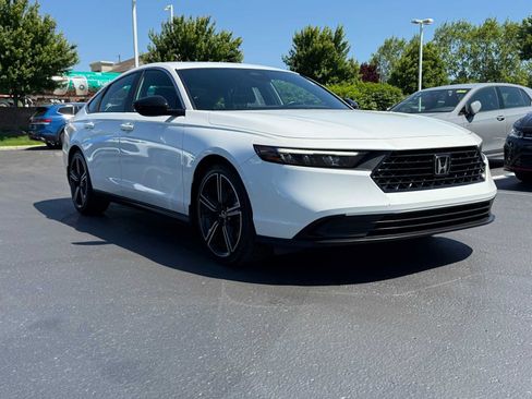 Used 2023 Honda Accord Sport image 3