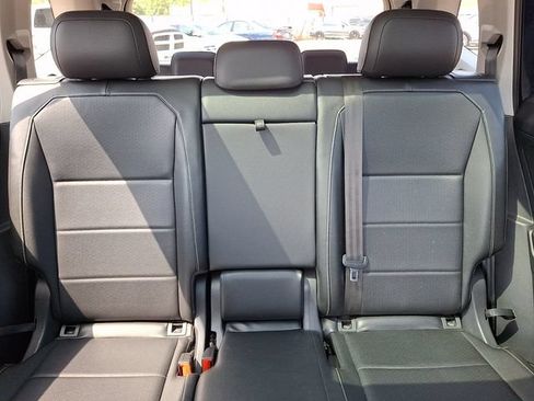 Used 2021 Volkswagen Tiguan SE w/ Panoramic Sunroof Package AWD/4WD image 19