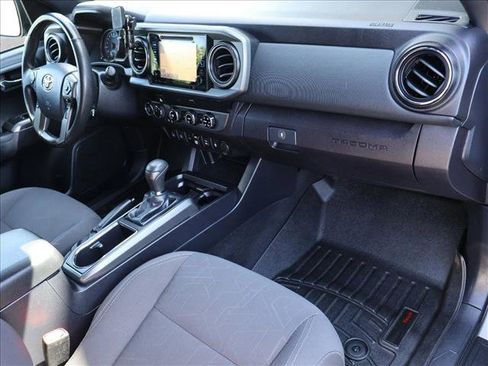 Used 2018 Toyota Tacoma TRD Off-Road w/ Technology Package AWD/4WD image 27