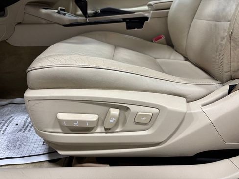 Used 2014 Lexus ES 350 w/ Luxury Package FWD image 12