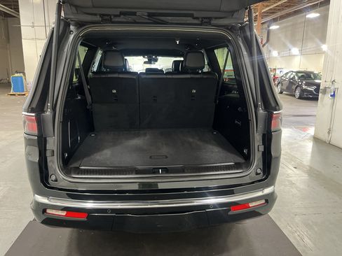 Used 2023 Jeep Wagoneer L Series II AWD/4WD image 26