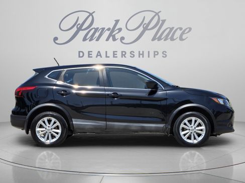Used 2018 Nissan Rogue Sport S w/ S Appearance Package FWD image 6