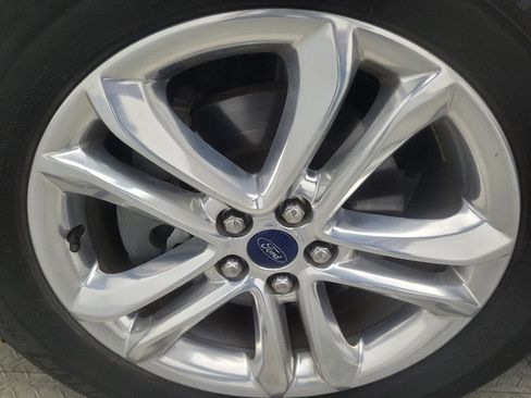 Used 2018 Ford Edge Titanium w/ Technology Package FWD image 31