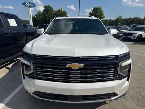 Used 2025 Chevrolet Suburban High Country AWD/4WD image 2