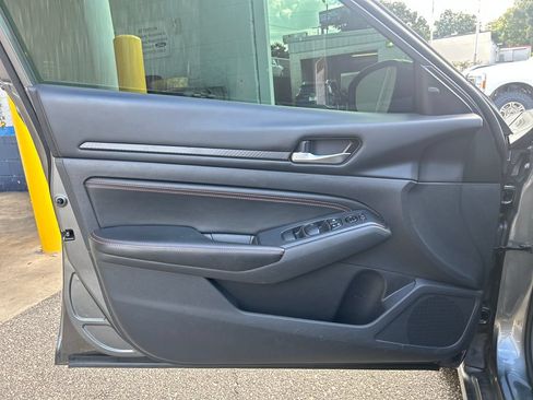 Used 2022 Nissan Altima 2.5 SR AWD/4WD image 9