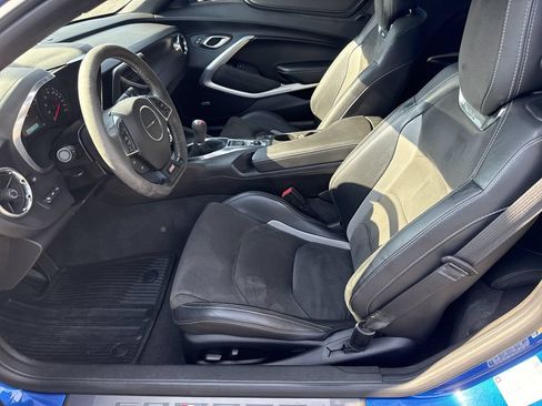 Used 2018 Chevrolet Camaro SS RWD image 9