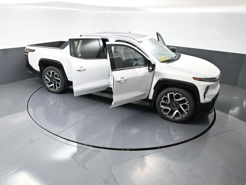 New 2025 Chevrolet Silverado EV RST image 55