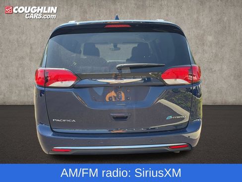 Used 2018 Chrysler Pacifica Touring-L FWD image 7