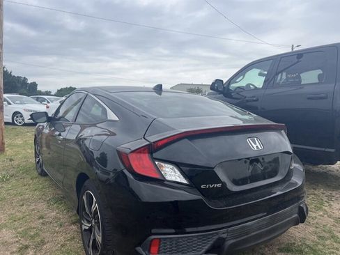 Used 2017 Honda Civic Touring image 7