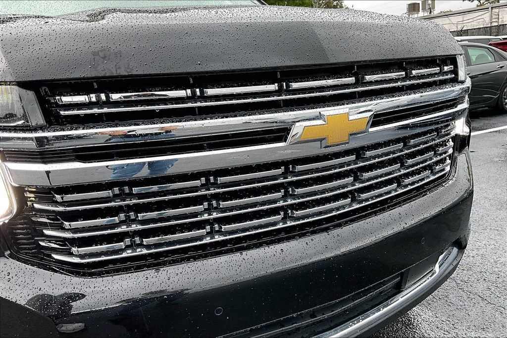 Used 2024 Chevrolet Suburban Premier AWD/4WD image 32