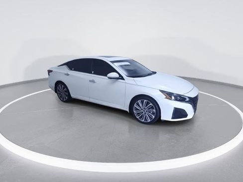 Certified 2024 Nissan Altima 2.5 SL image 3