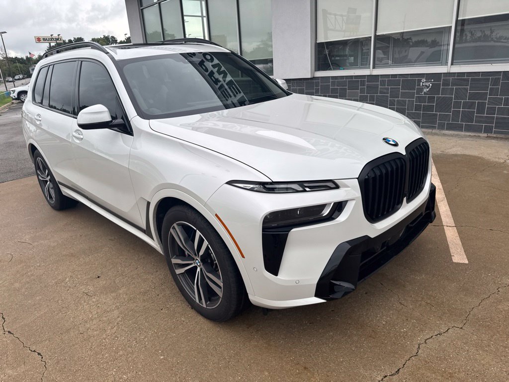 Used 2026 BMW X7 xDrive40i w/ Executive Package AWD/4WD image 5