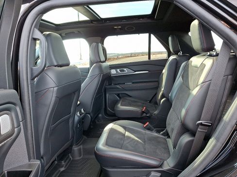 Used 2025 Ford Explorer ST image 10