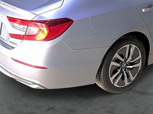 Used 2019 Honda Accord Hybrid image 12
