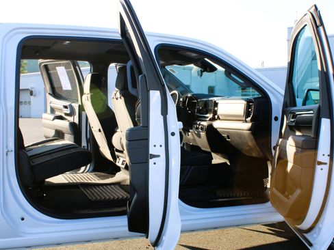 Used 2024 Chevrolet Silverado 1500 LT AWD/4WD image 16