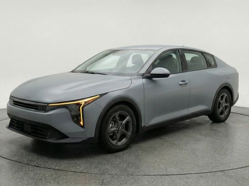 Used 2025 Kia K4 FWD image 3