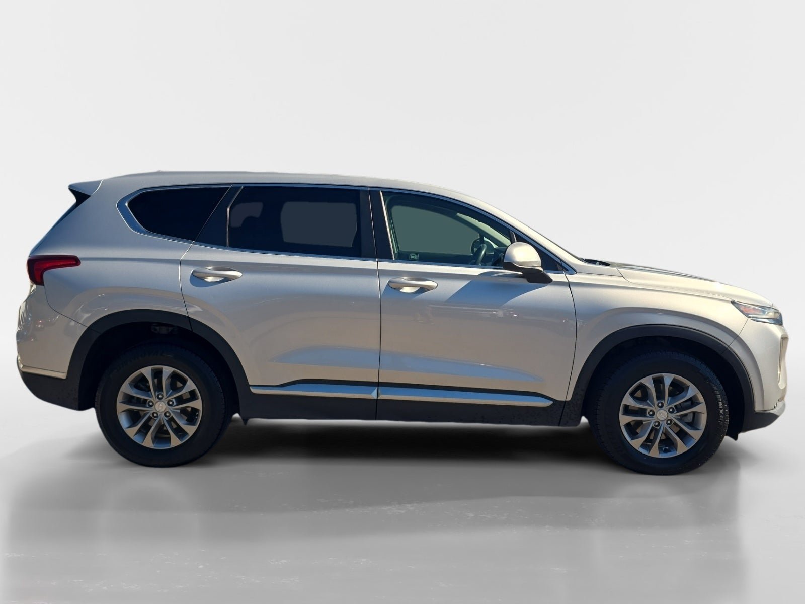 Used 2019 Hyundai Santa Fe SE AWD/4WD image 2