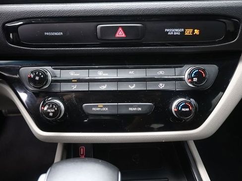 Used 2020 Kia Sedona EX FWD image 3