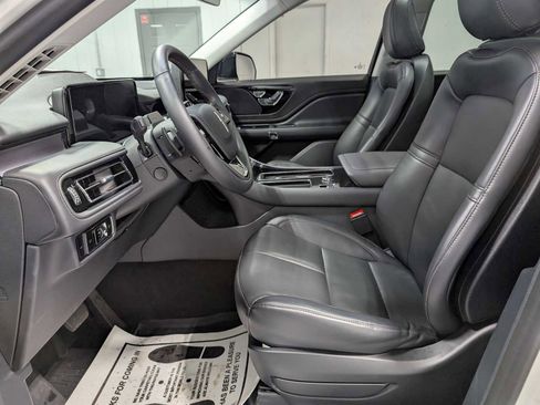 Certified 2025 Lincoln Aviator AWD w/ Jet Appearance Package image 4