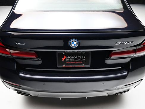 Used 2023 BMW 530e xDrive w/ Premium Package image 32