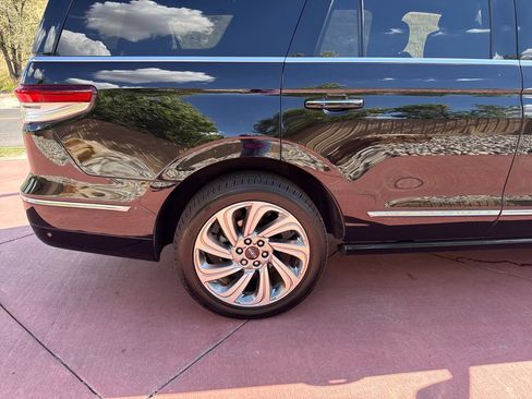 Certified 2024 Lincoln Navigator Premiere AWD/4WD image 35