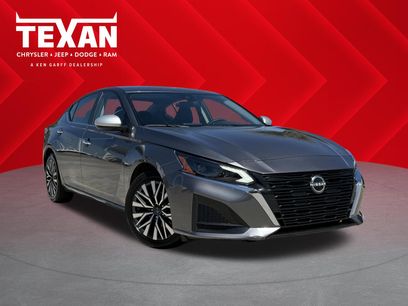 Used 2024 Nissan Altima 2.5 SV