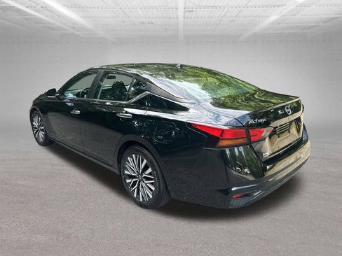 Used 2024 Nissan Altima 2.5 SV FWD image 3