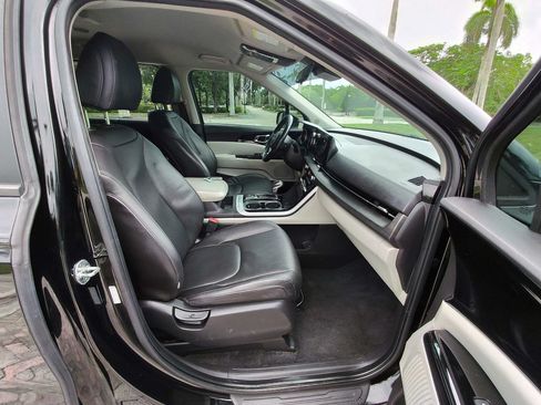 Used 2022 Kia Carnival EX FWD image 43