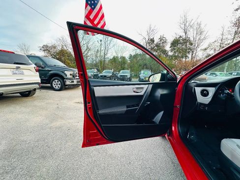 Used 2017 Toyota Corolla LE w/ Carpet Mat Package (TMS) image 13