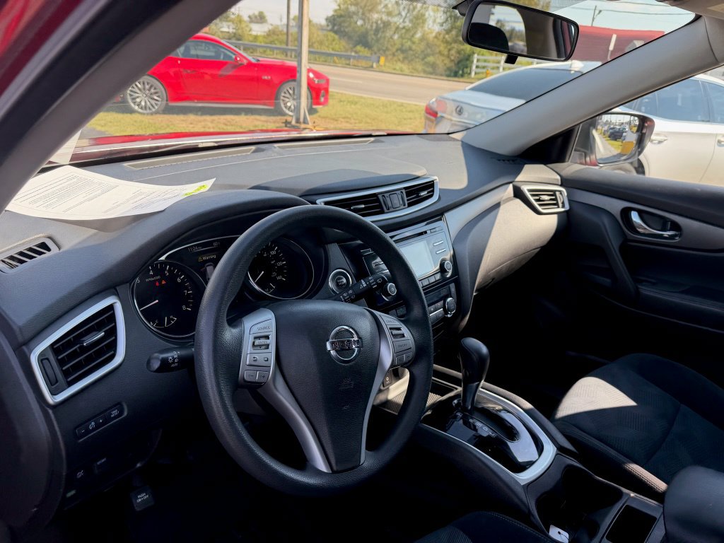 Used 2016 Nissan Rogue SV FWD image 11