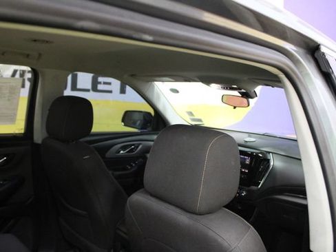Used 2021 Chevrolet Traverse LS FWD image 10