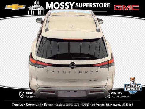 Used 2024 Nissan Pathfinder SL AWD/4WD image 6