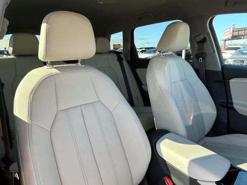Used 2025 Audi Q6 e-tron Premium w/ Convenience Package RWD image 48