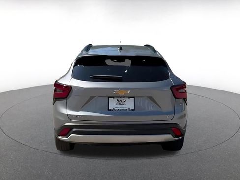 Used 2025 Chevrolet Trax LT FWD image 12