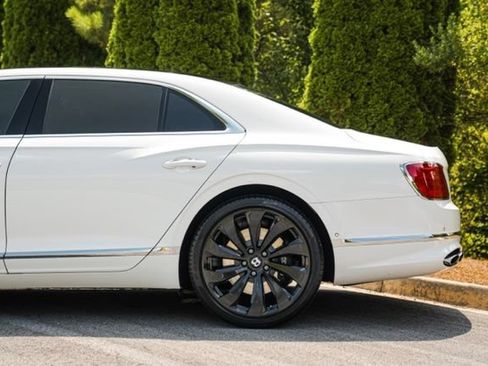 Used 2022 Bentley Flying Spur V8 AWD/4WD image 11