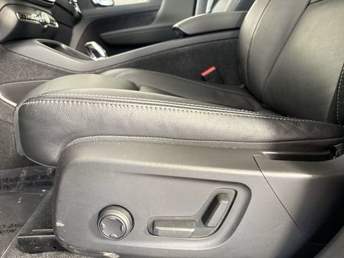 Used 2024 Volvo XC40 B5 Plus w/ Protection Package Premier AWD/4WD image 22