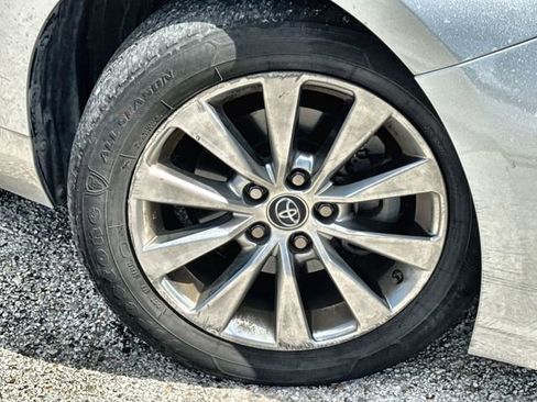 Used 2015 Toyota Camry XLE w/ Moonroof Package FWD image 10