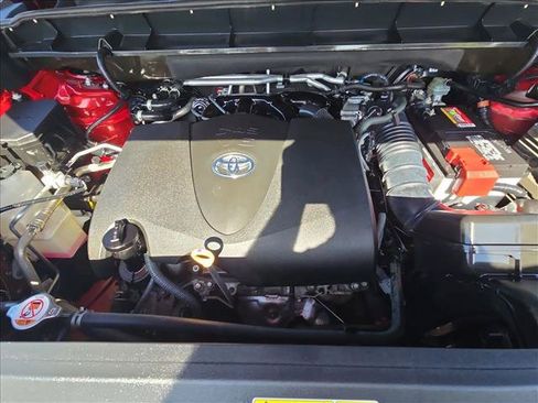 Used 2021 Toyota Highlander XLE FWD image 24