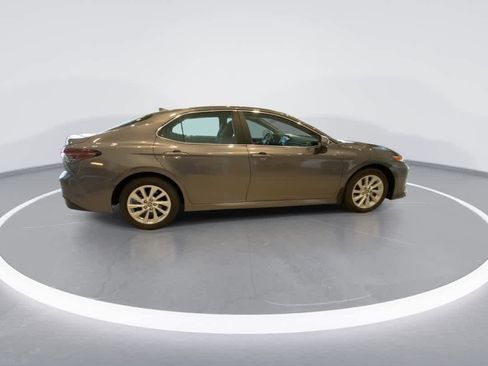 Used 2024 Toyota Camry LE image 9