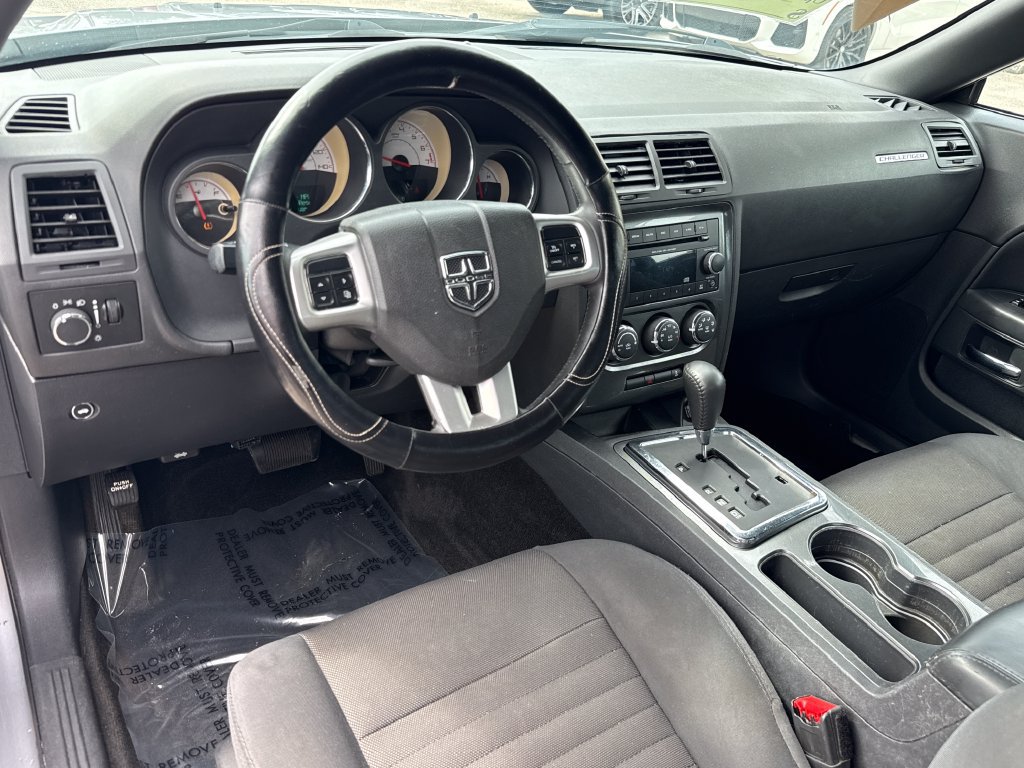 Used 2014 Dodge Challenger SXT RWD image 6