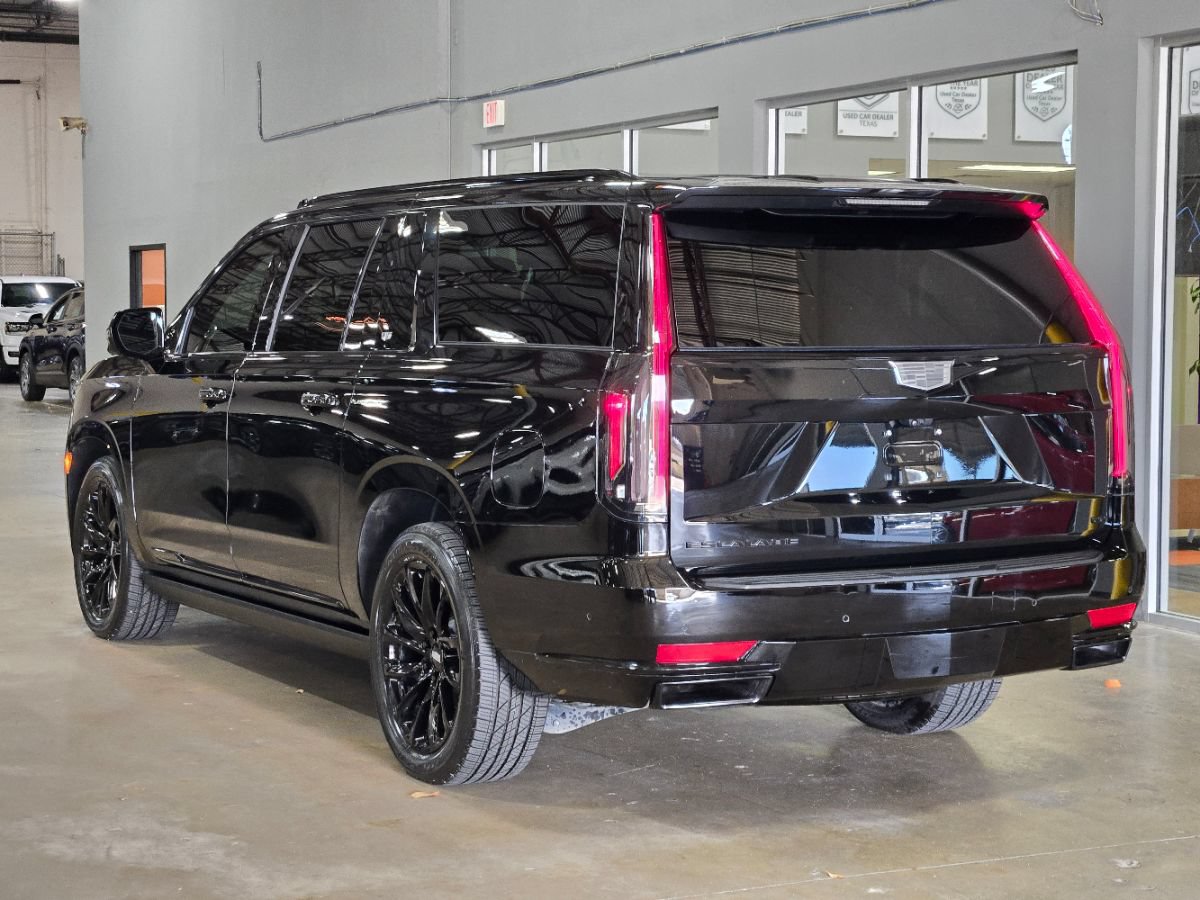 Used 2023 Cadillac Escalade ESV Sport w/ LPO, ONYX Package AWD/4WD image 10