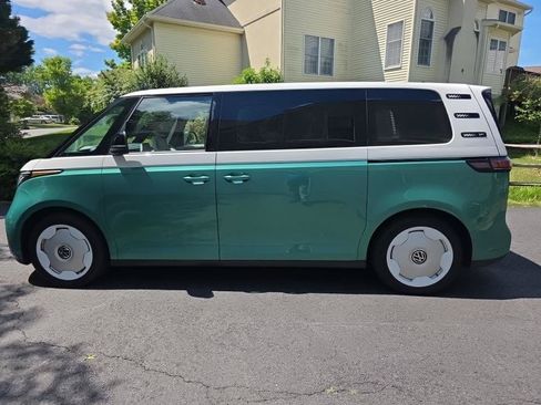 Used 2025 Volkswagen ID. Buzz 1st Edition RWD image 5