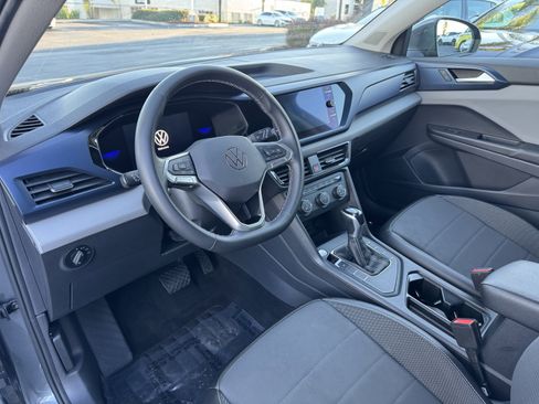 Used 2022 Volkswagen Taos SE image 16